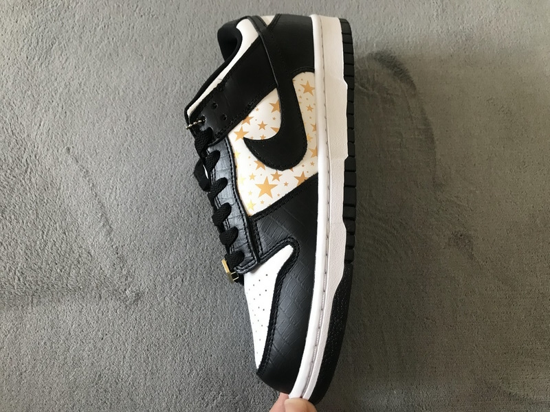 SX Supreme x Nike SB Dunk Low Black Stars