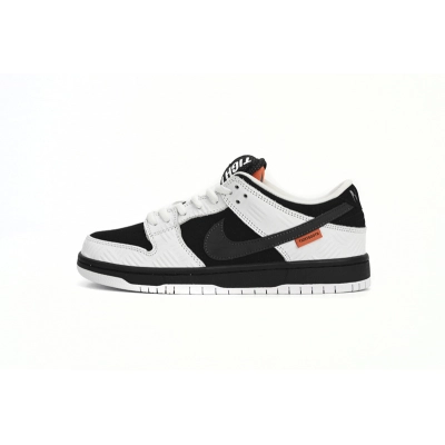 SX TIGHTBOOTH x Nike SB Dunk Low Panda Co Branding 01
