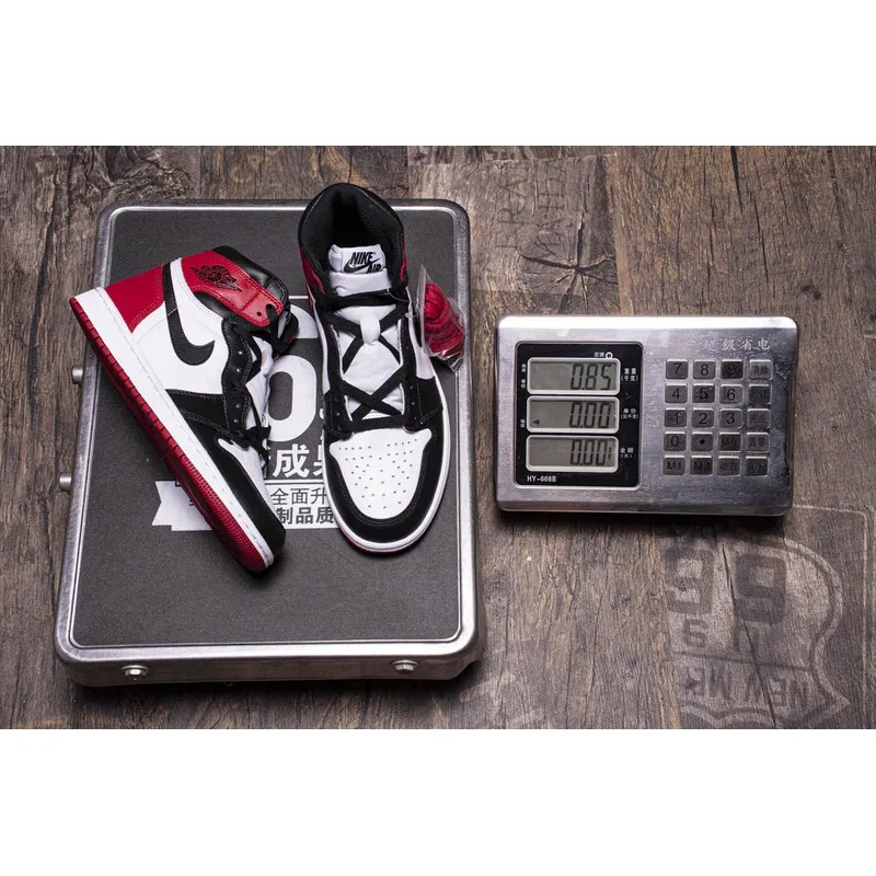 XP Air Jordan 1 High OG “Black Toe”