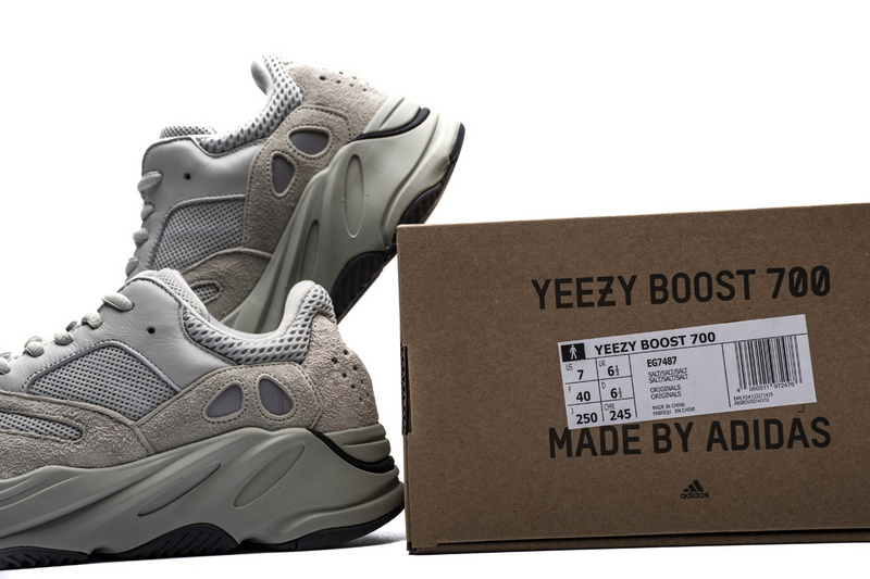 AH 700 Adidas Yeezy Boost 700 "Salt"