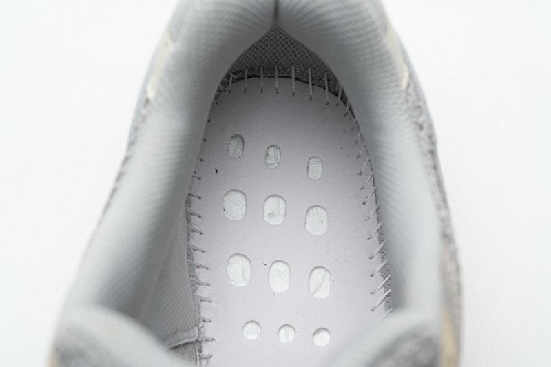 AH Adidas Yeezy Boost 700 V2 “Cream”