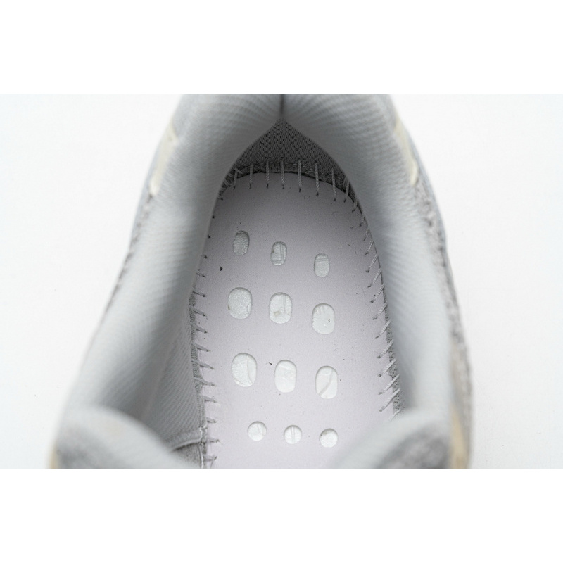 AH Adidas Yeezy Boost 700 V2 “Cream”