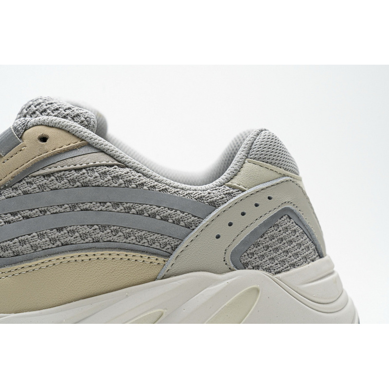 AH Adidas Yeezy Boost 700 V2 “Cream”