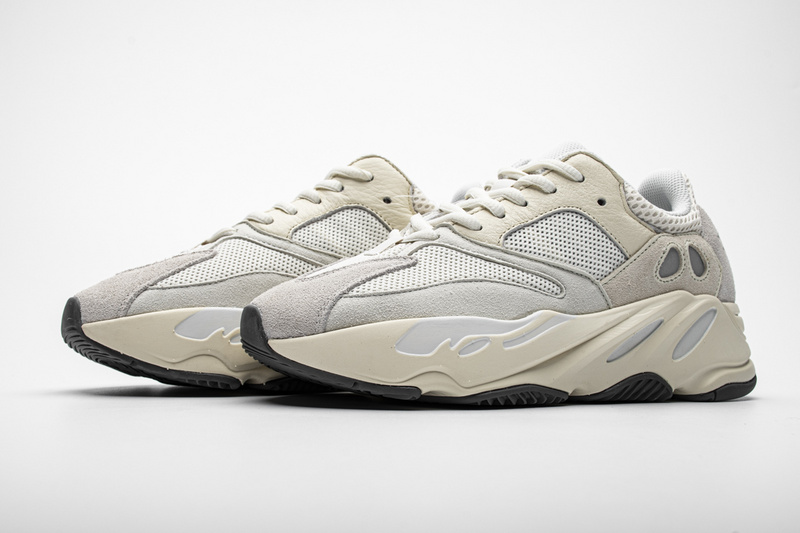 AH Yeezy Boost 700“Analog”