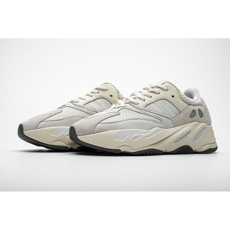 AH Yeezy Boost 700“Analog”