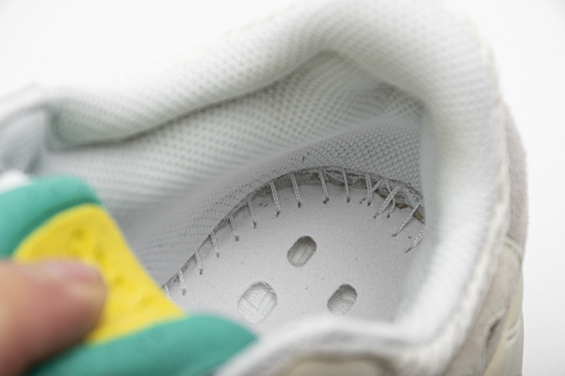 AH Yeezy Boost 700“Analog”