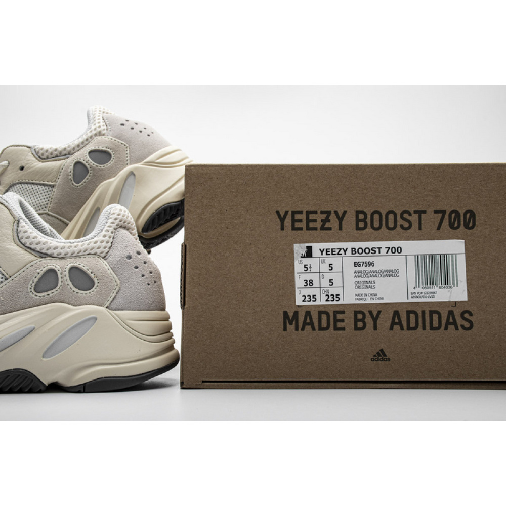 AH Yeezy Boost 700“Analog”