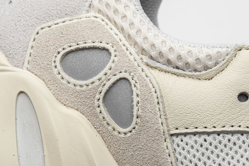 AH Yeezy Boost 700“Analog”