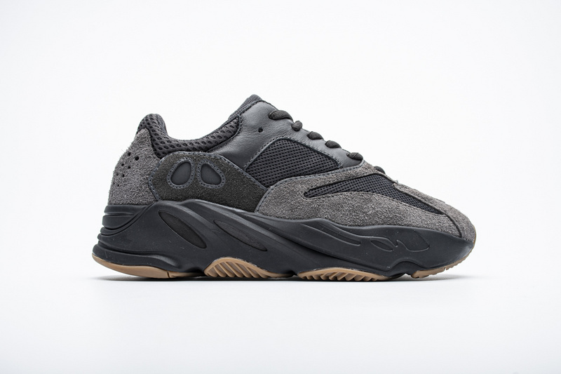 AH Yeezy Boost 700“Utility Black”
