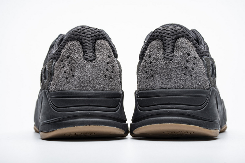 AH Yeezy Boost 700“Utility Black”