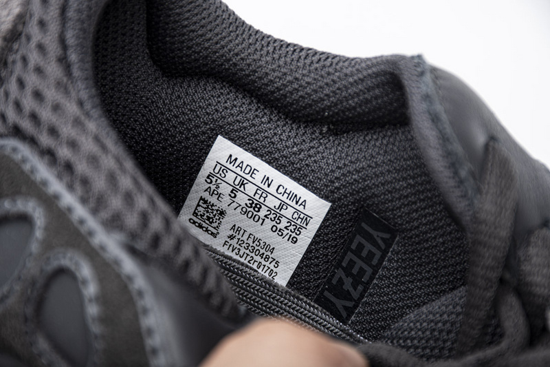 AH Yeezy Boost 700“Utility Black”