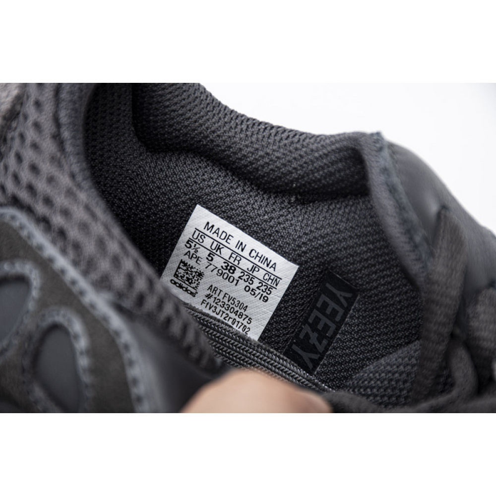 AH Yeezy Boost 700“Utility Black”