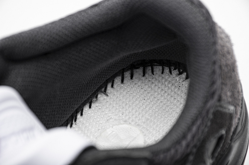 AH Yeezy Boost 700“Utility Black”