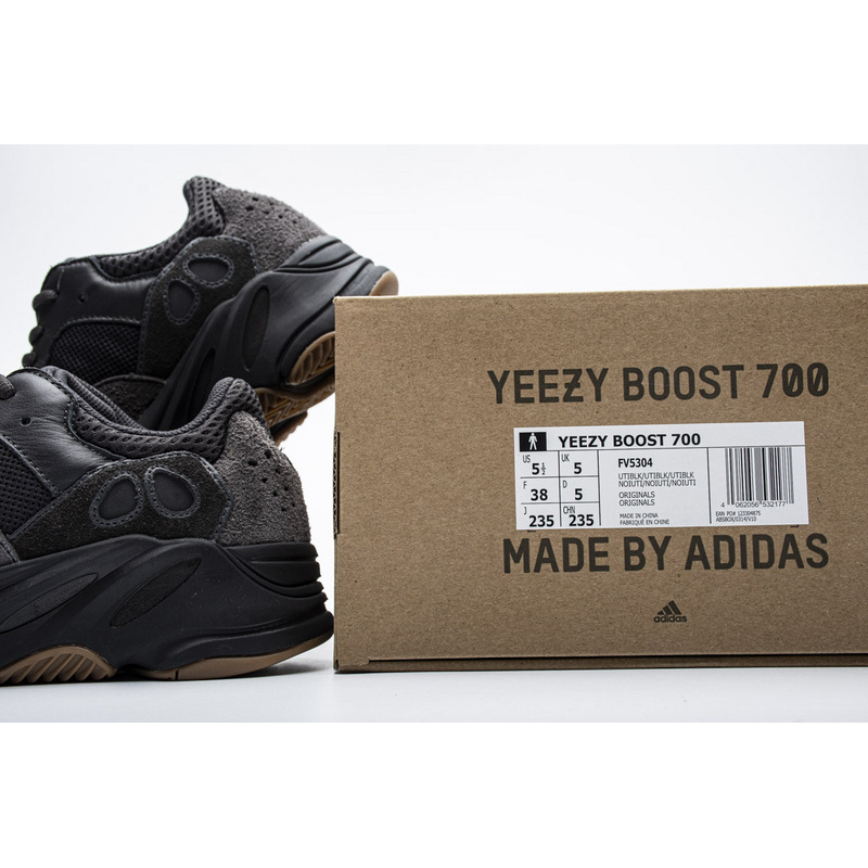 AH Yeezy Boost 700“Utility Black”