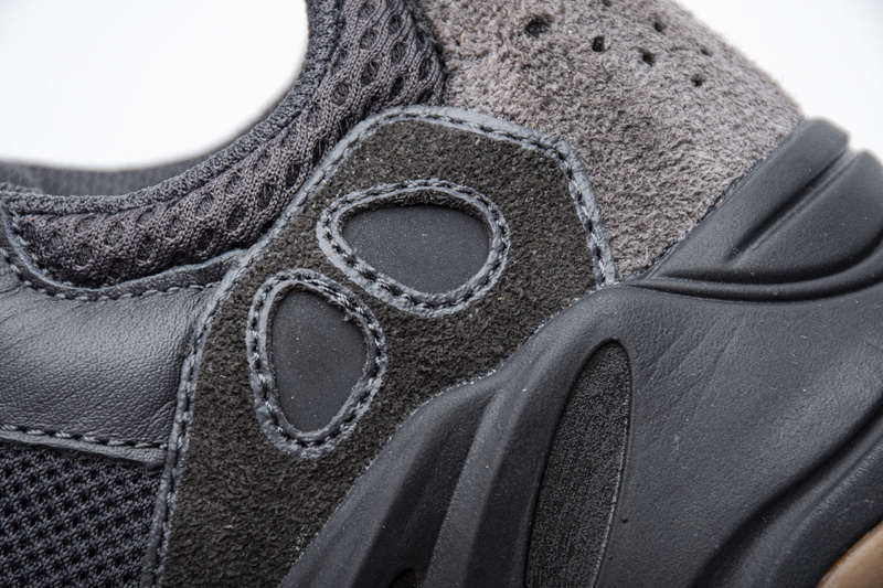 AH Yeezy Boost 700“Utility Black”