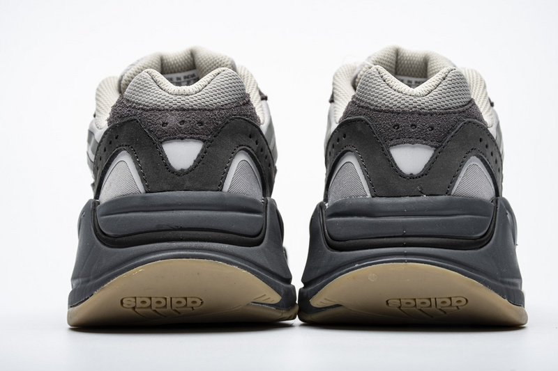 AH Yeezy Boost 700 V2“Tephra”