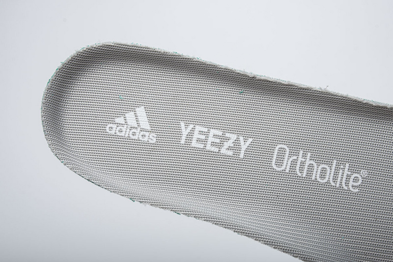 AH Yeezy Boost 700 V2“Tephra”