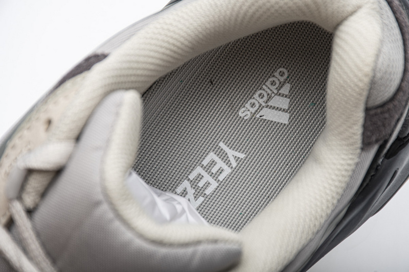 AH Yeezy Boost 700 V2“Tephra”