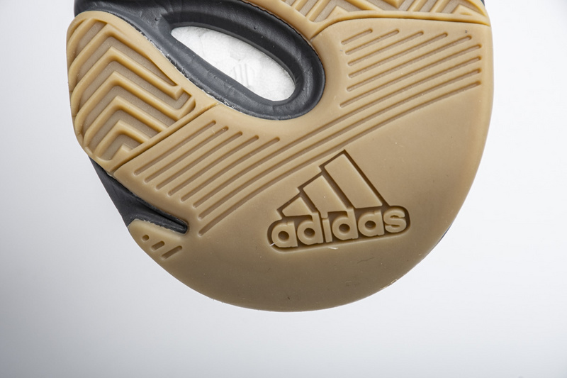 AH Yeezy Boost 700 V2“Tephra”