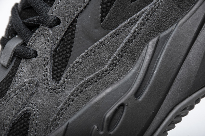 AH Yeezy Boost 700 V2“Vanta”