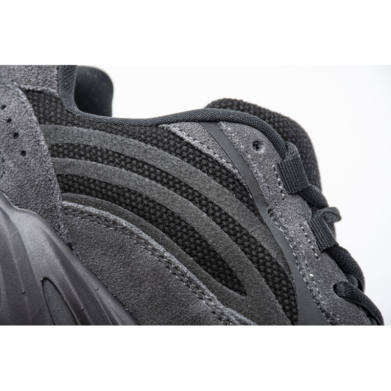 AH Yeezy Boost 700 V2“Vanta”