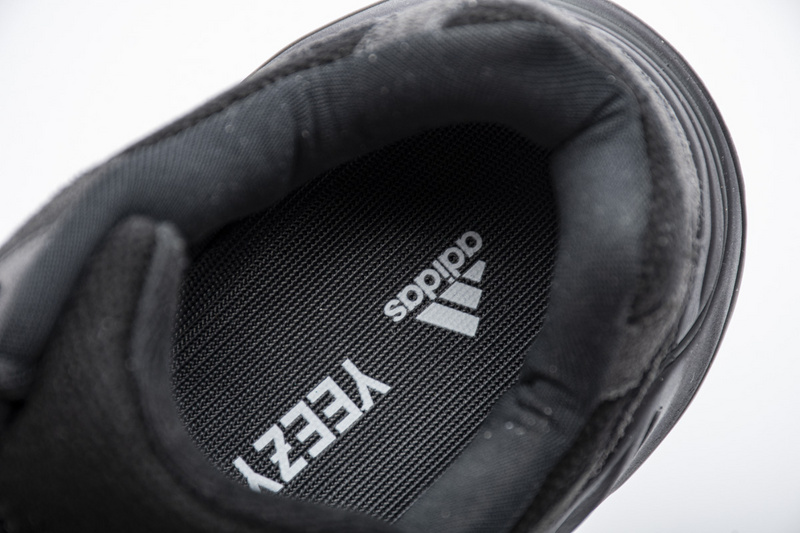 AH Yeezy Boost 700 V2“Vanta”