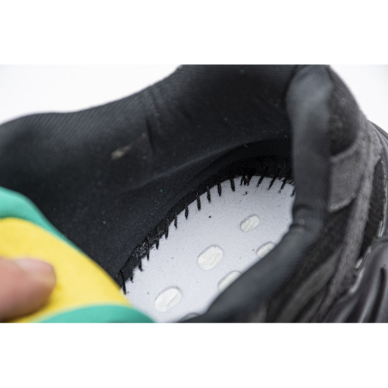 AH Yeezy Boost 700 V2“Vanta”
