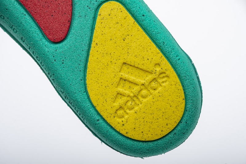 AH Yeezy Boost 700 V2“Vanta”