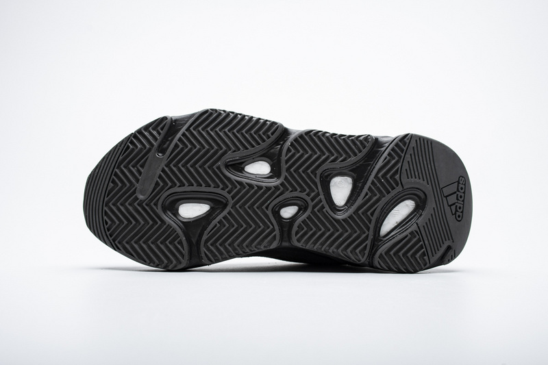 AH Yeezy Boost 700 V2“Vanta”