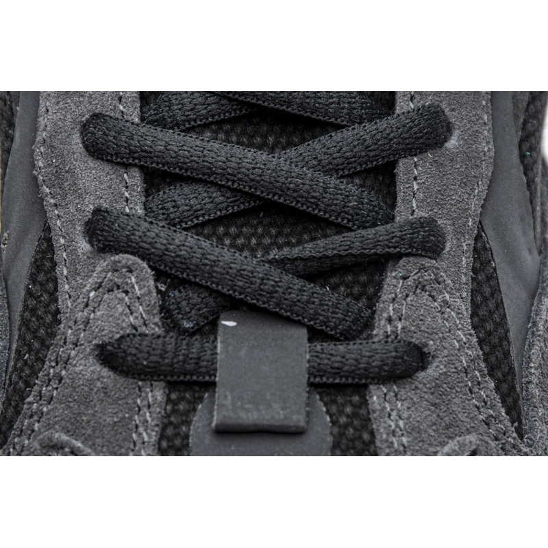 AH Yeezy Boost 700 V2“Vanta”