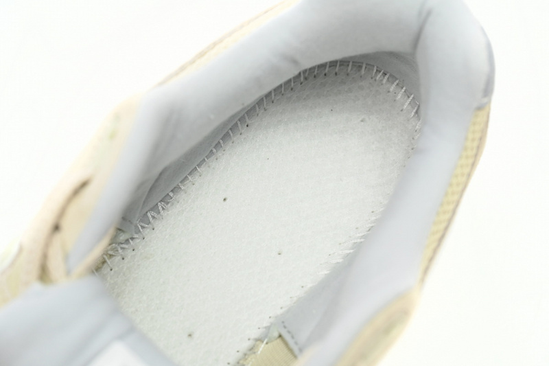 New Balance 2002R Beige