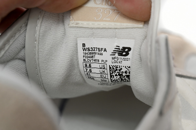 New Balance 327 Red Brown