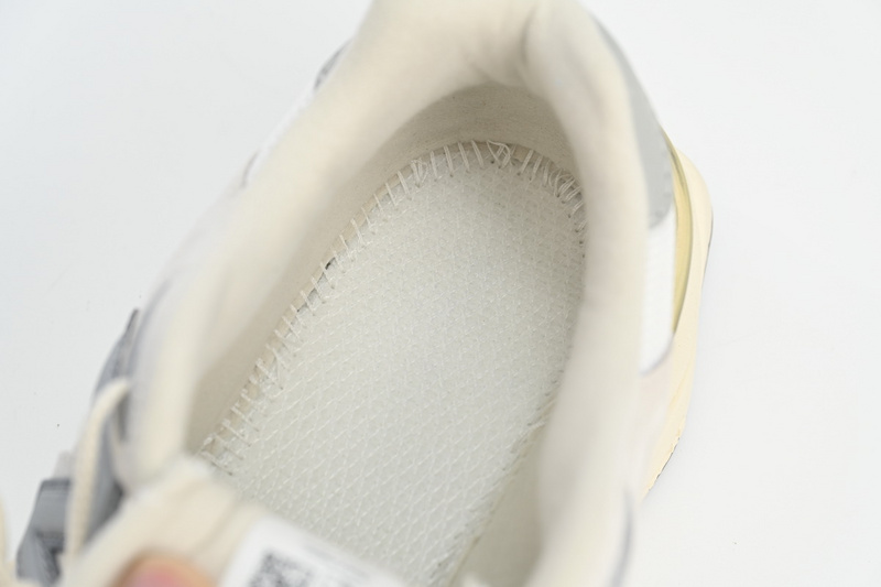 New Balance 9060 Pale