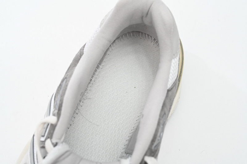 New Balance 9060 Sea Rice Grey