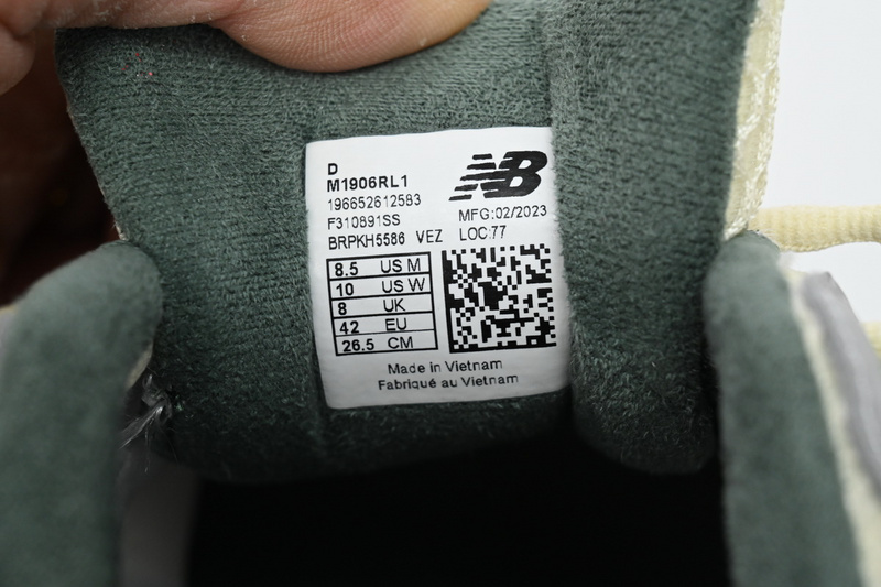 NEW BALANCE White Green