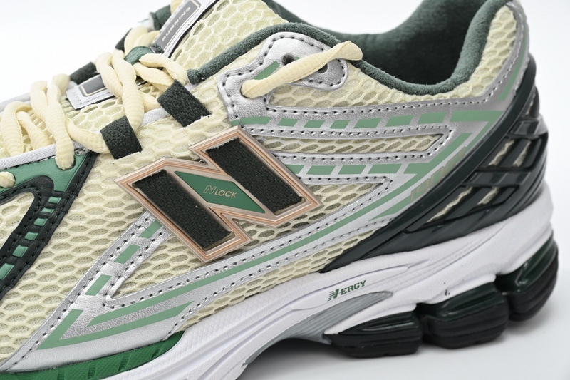 NEW BALANCE White Green