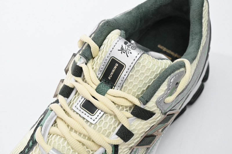 NEW BALANCE White Green