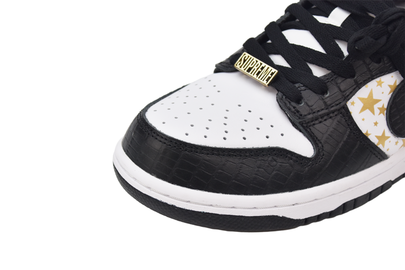 OG Supreme x Nike SB Dunk Low “Black Stars”