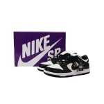 OG Supreme x Nike SB Dunk Low “Black Stars”