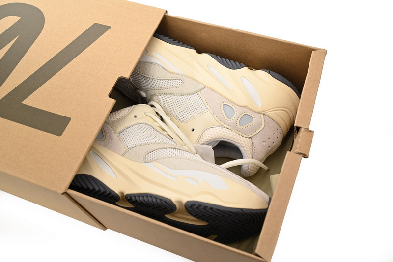 OG Yeezy Boost 700“Analog”