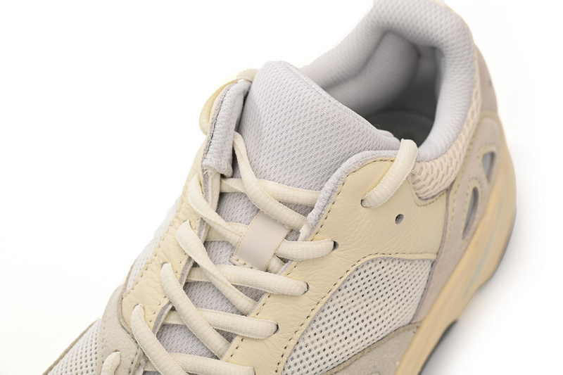 OG Yeezy Boost 700“Analog”