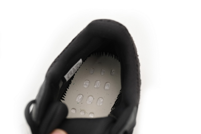 OG Yeezy Boost 700“Utility Black”