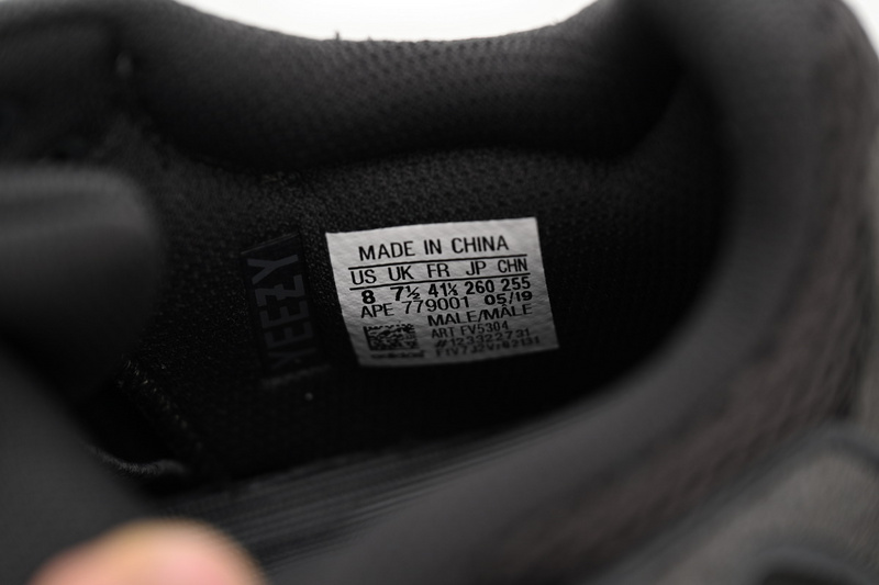 OG Yeezy Boost 700“Utility Black”