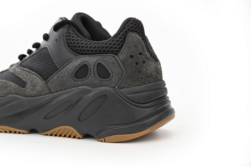 OG Yeezy Boost 700“Utility Black”