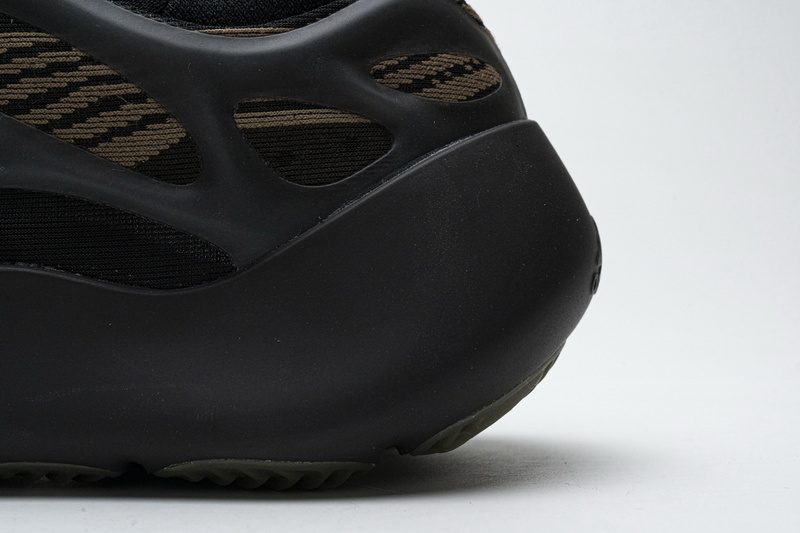 S2 Adidas Yeezy 700 V3 “Eremiel”