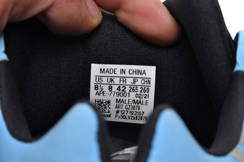 S2 Adidas Yeezy Boost 700 MNVN Bright Cyan