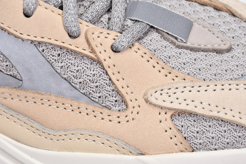 S2 Adidas Yeezy Boost 700 V2 Cream