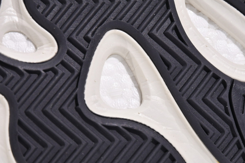 S2 Adidas Yeezy Boost 700 V2 Cream