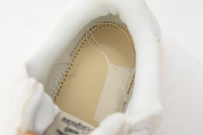  MIHARA YASUHIRO White And Pale