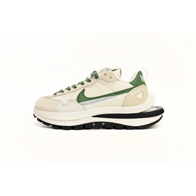 Sacai x Nike VaporWaffle Sesame and Beige Green 01